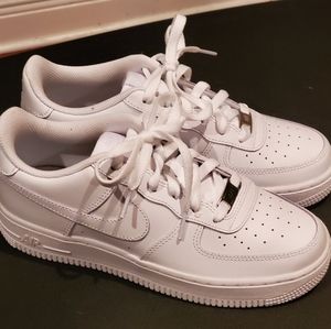 NIKE AIR FORCE 1